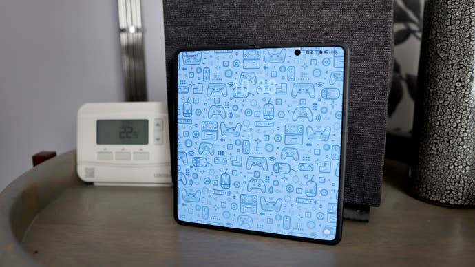 Honor Magic V5 unfolded profile