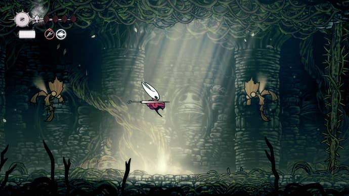 Hornet fights two Splinterbacks during the Sister Splinter boss fight in Hollow Knight: Silksong